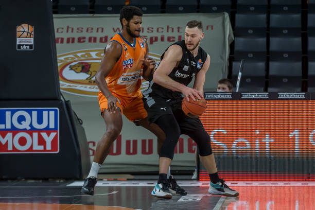 他的快速突 他的快速突